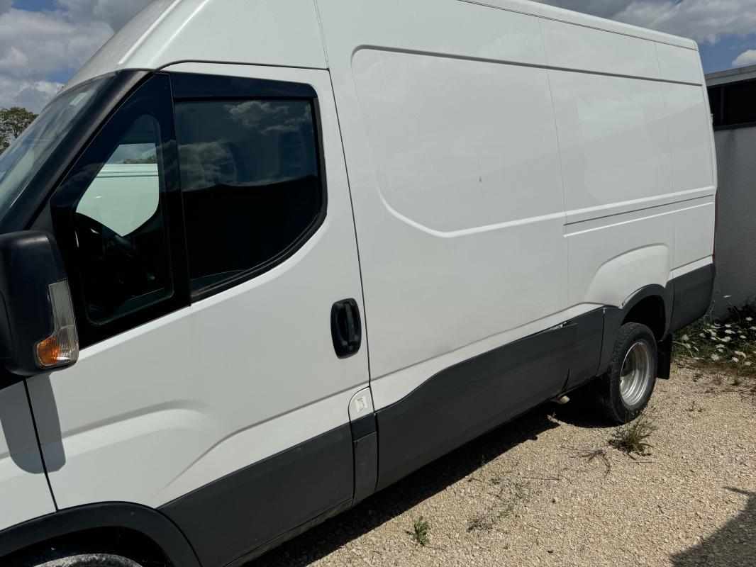 voiture d'occasion Iveco Daily